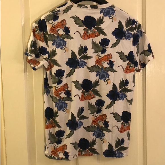 Hollister Crewneck Tiger floral graphic tee Large - Picture 4 of 4